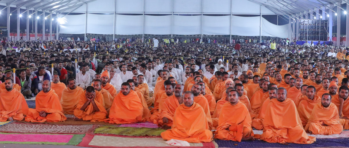 Sadhus and devotees during the assembly
