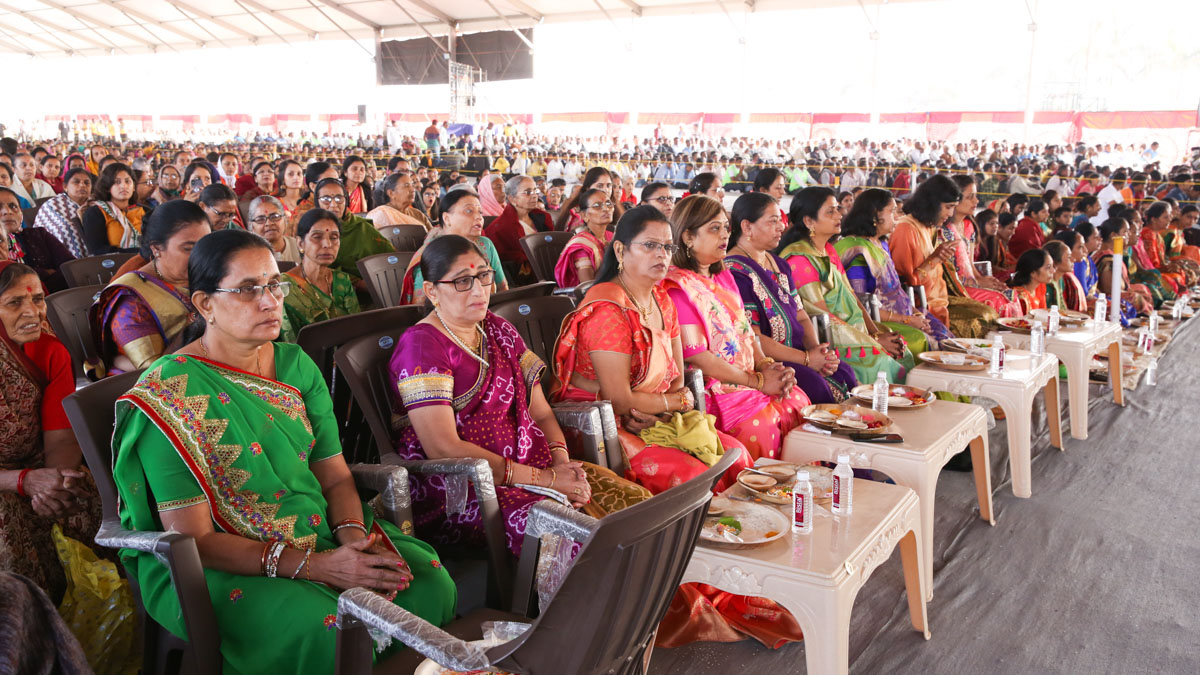 Mothers of the parshads participate in mahapuja rituals