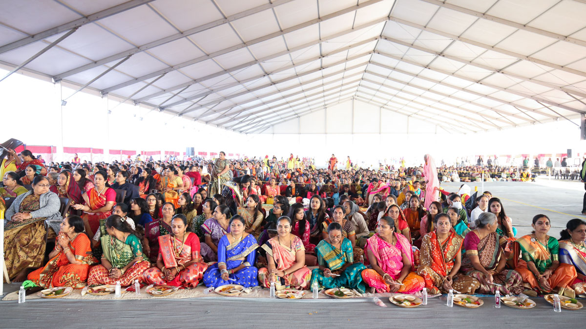 Mothers of the parshads participate in mahapuja rituals