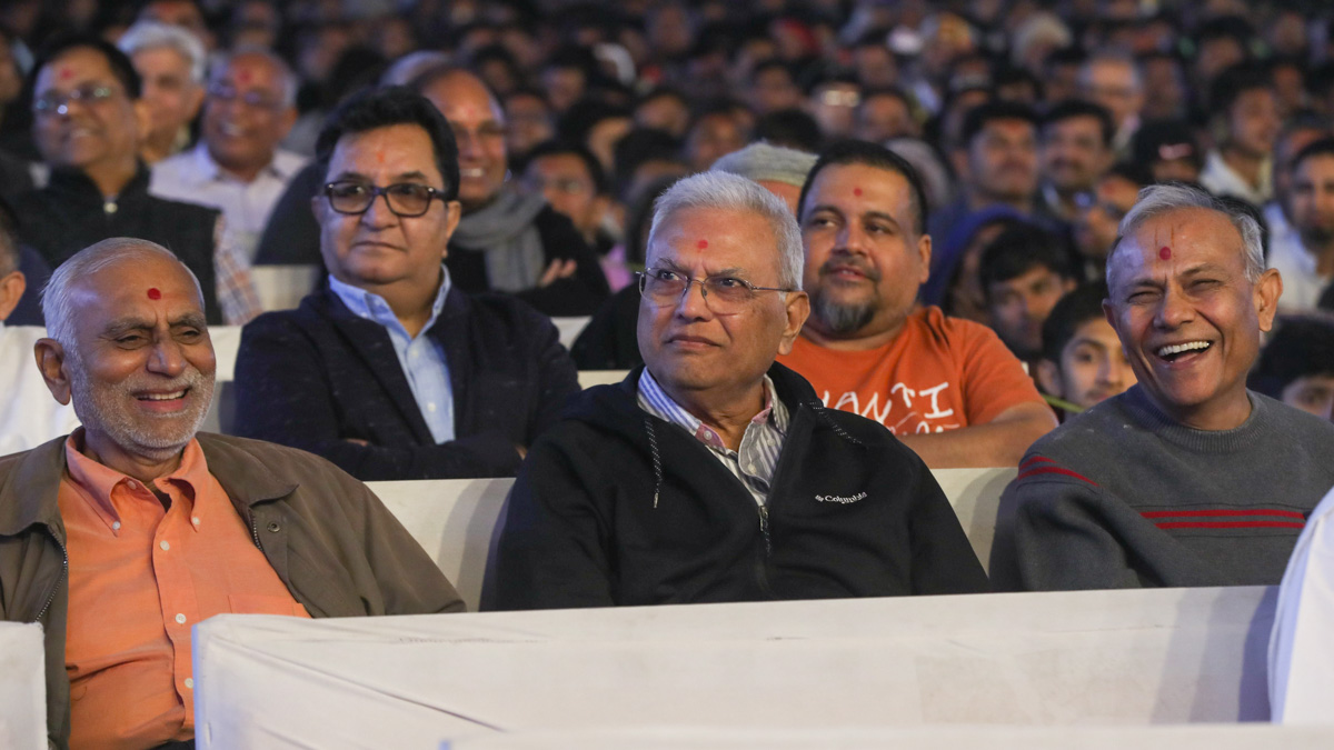 Devotees during the assembly