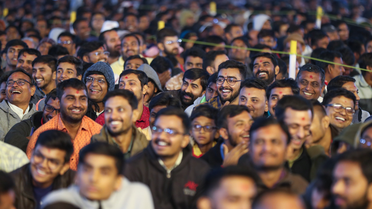 Devotees during the assembly