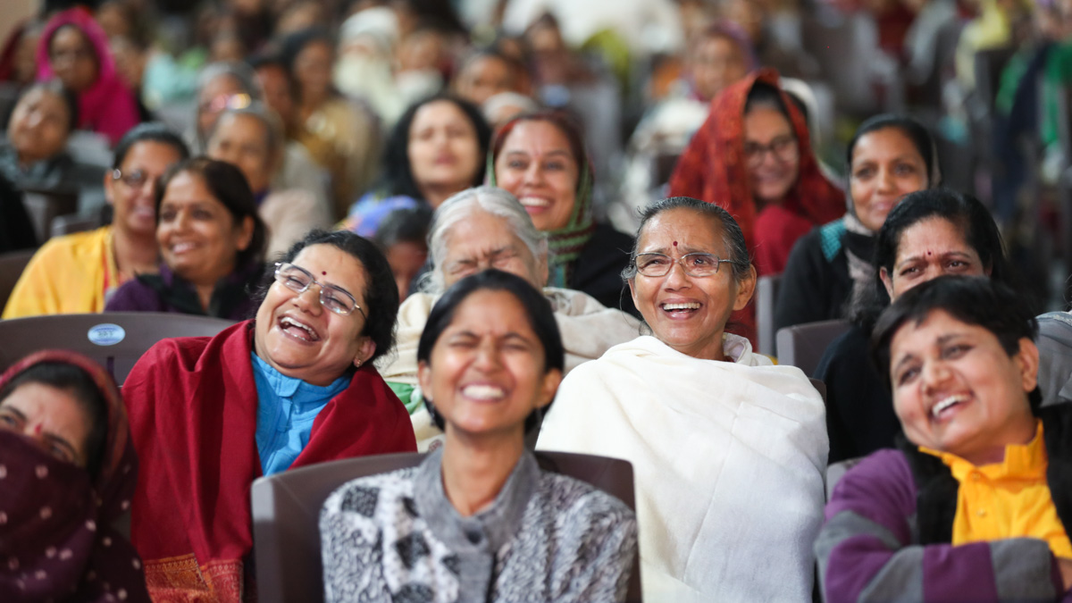 Devotees during the assembly
