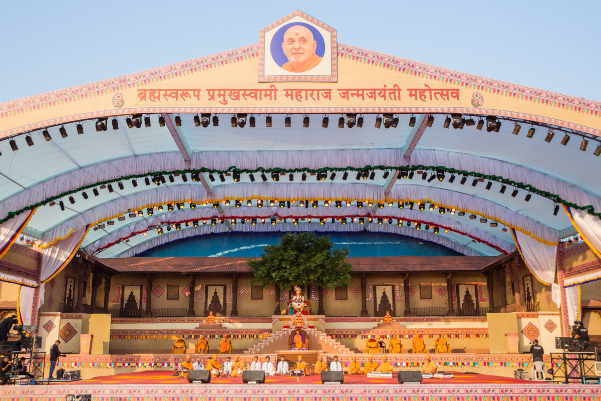 98th birthday celebration of Brahmaswarup Pramukh Swami Maharaj