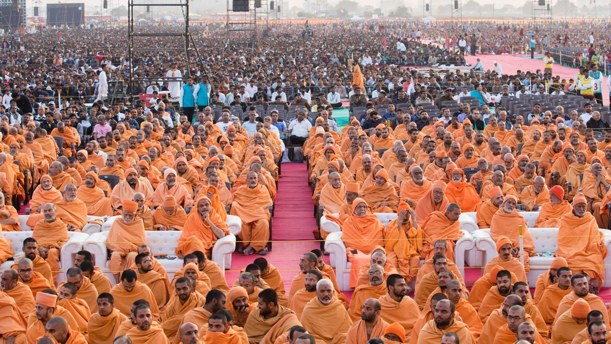 Sadhus and devotees during the assembly