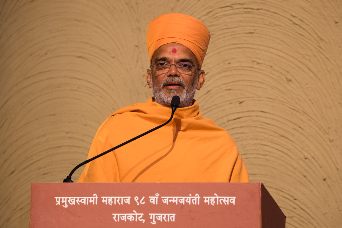 Narayanmuni Swami addresses the assembly