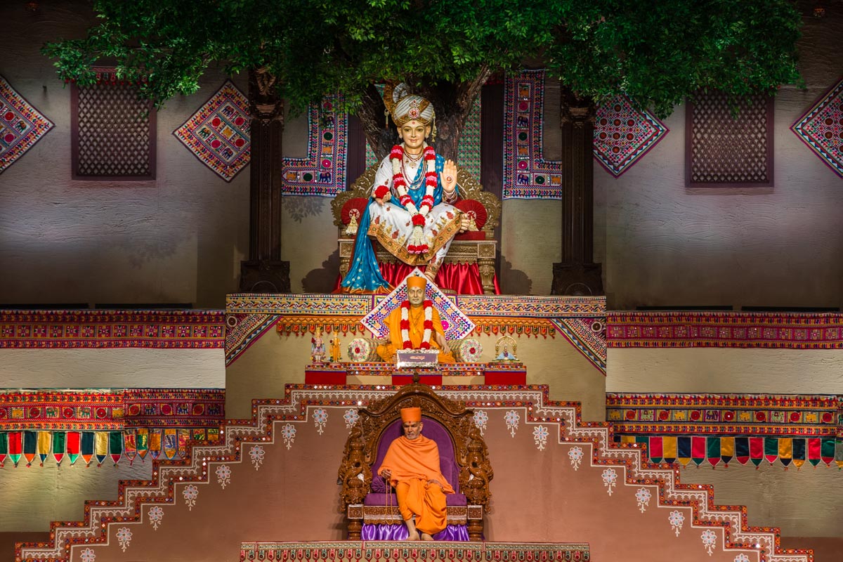 Swamishri during the assembly