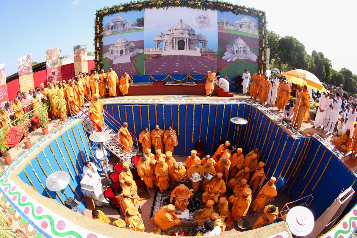 Vedic Shilanyas Ceremony of Pramukh Swami Maharaj’s Smruti Mandir