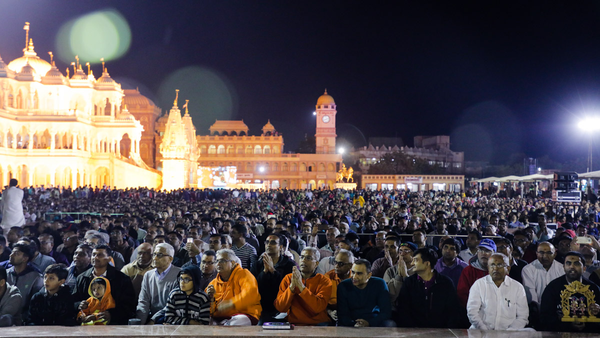 Devotees during the welcome assembly