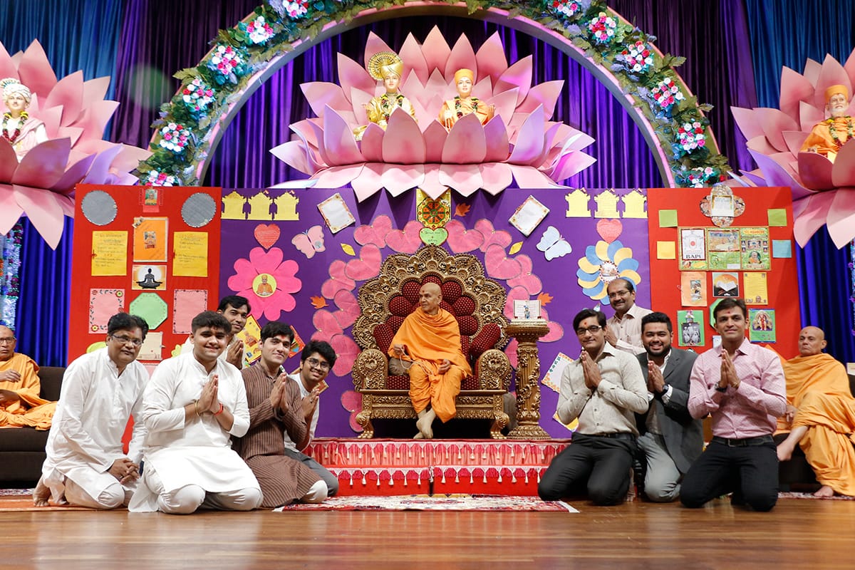 Youths with Swamishri
