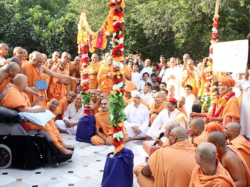 Skit presentation before Swamishri at Smruti Mandir pradakshina