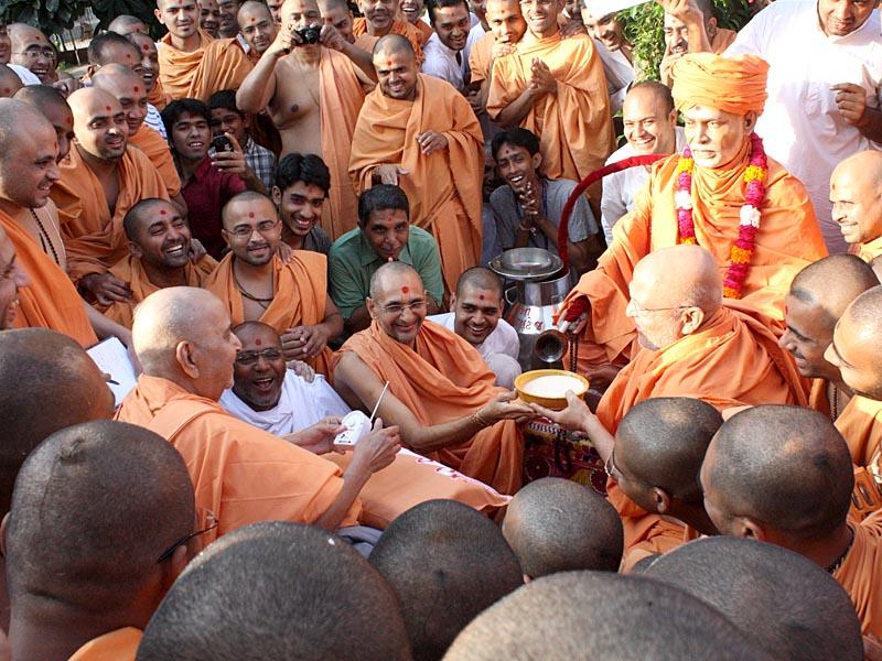 Celebration of Shastriji Maharaj's Smrutiparva