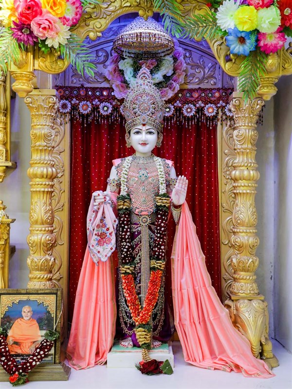 Shri Ghanshyam Maharaj, BAPS Shri Swaminarayan Mandir, Dhule