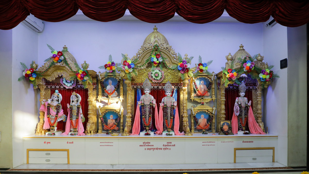 Thakorji at BAPS Shri Swaminarayan Mandir, Dhule