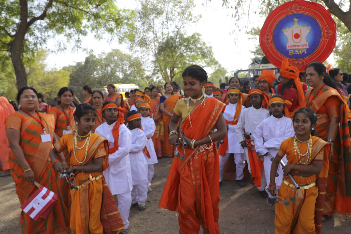 Balikas participate in the procession