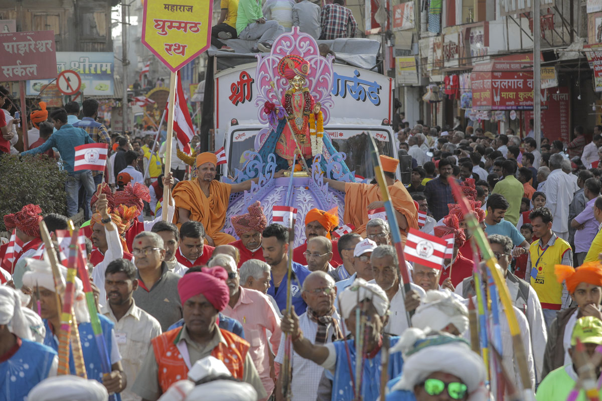 Shri Harikrishna Maharaj in a decorated chariot