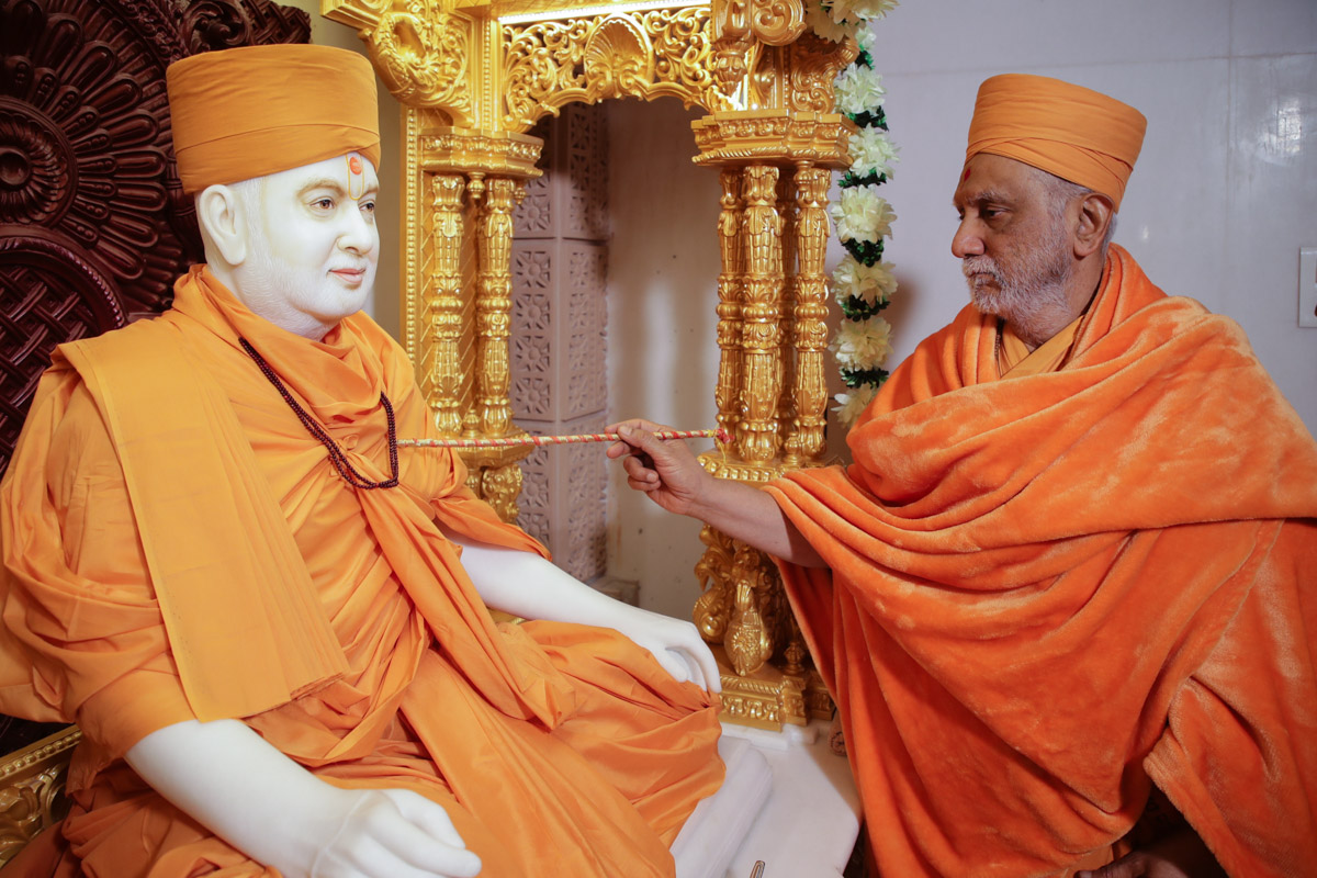 Atmaswarup Swami performs the murti-pratishtha rituals