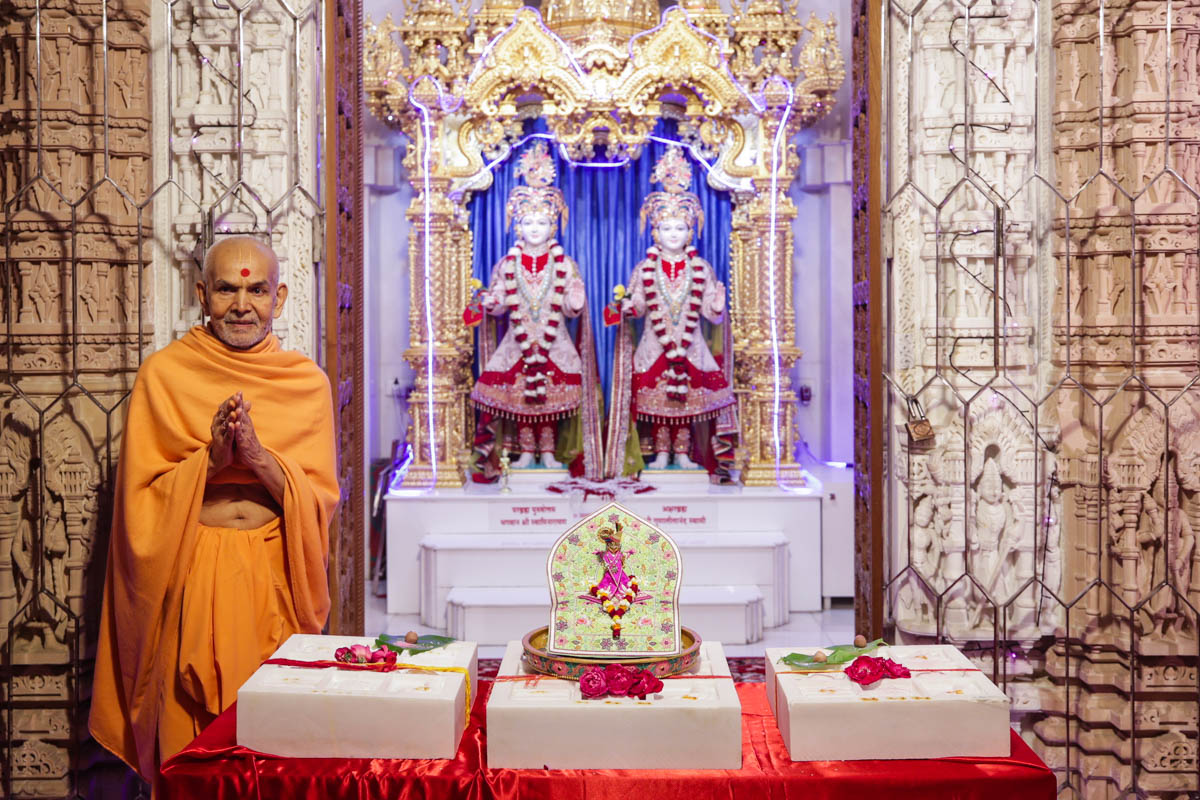 Shilas sanctified by Shri Harikrishna Maharaj