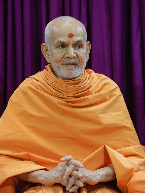 Swamishri during the students' assembly