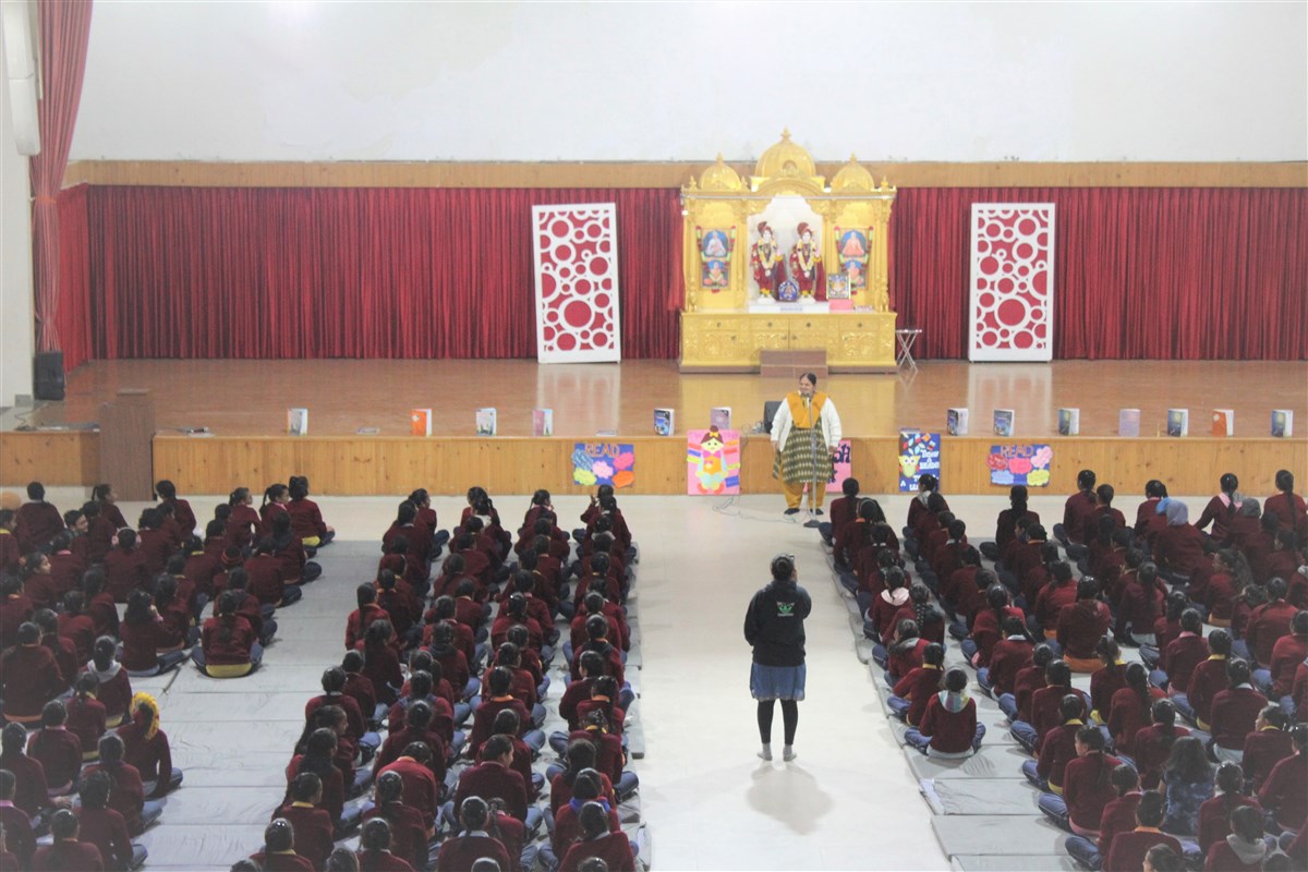 Students participating in various activities during English Week and the assembly thereof