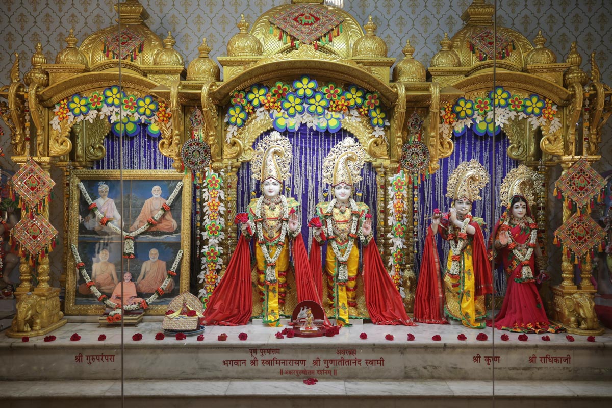 Murtis of BAPS Shri Swaminarayan Mandir, Navsari