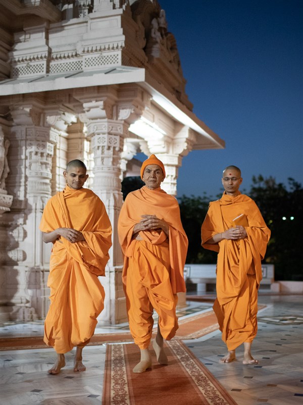Swamishri in the Smruti Mandir pradakshina