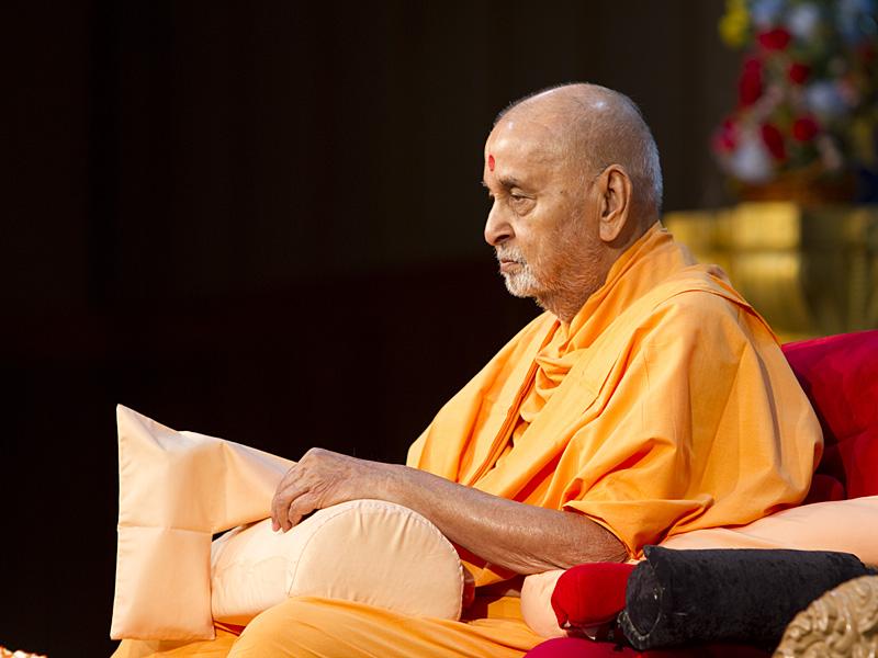 Swamishri in his morning puja
