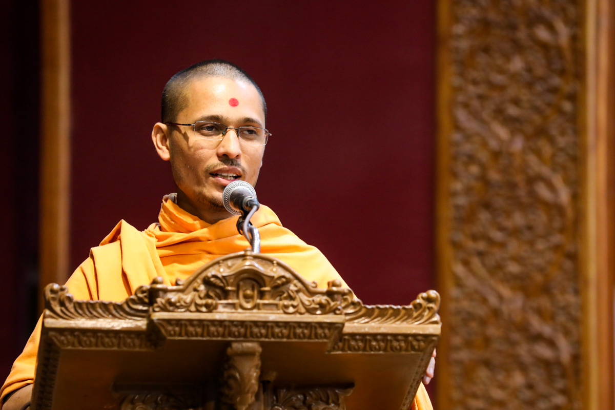 Brahmavatsal Swami addresses the assembly
