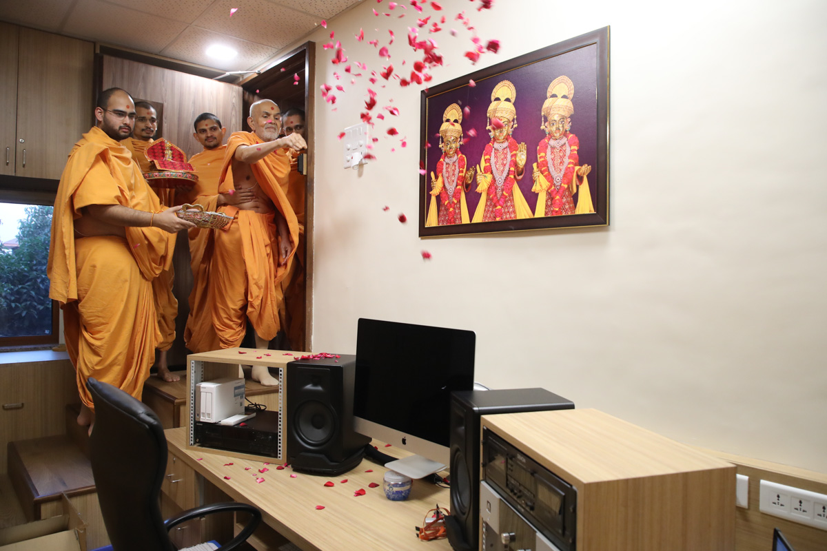 Swamishri shower flower petals in parts of recording studio
