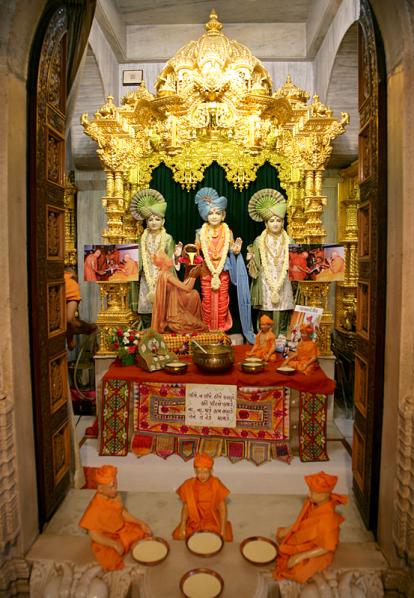  Bhagwan Swaminarayan, Aksharbrahman Gunatitanand Swami and Shri Gopalanand Swami	