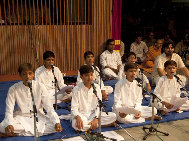  BAPS kids sing kirtans in Swamishri's puja	