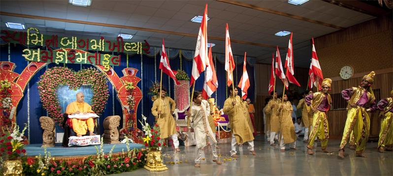  A cultural program presentation before Swamishri	