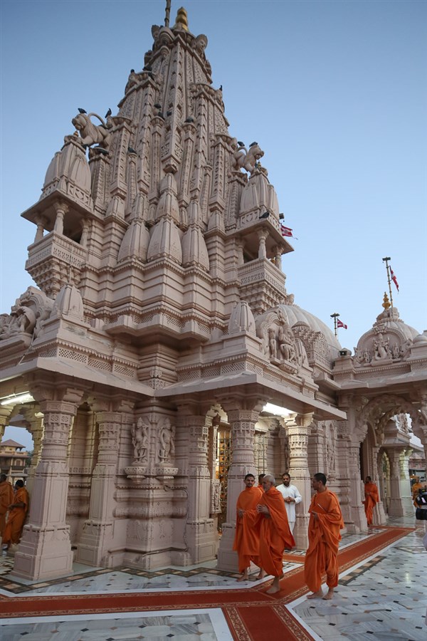 Swamishri in the Smruti Mandir pradakshina