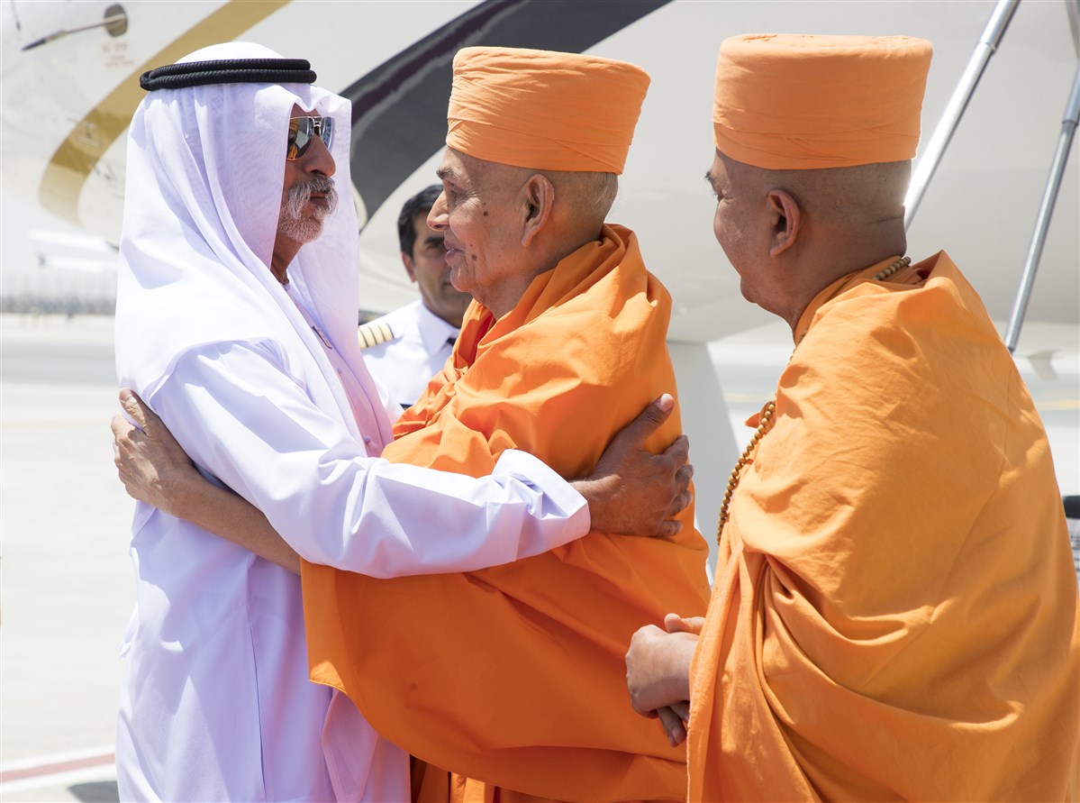 HE Sheikh Nahyan Mabarak Al Nahyan welcomes Swamishri