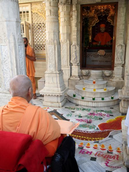  Swamishri engaged in darshan of Shri Yogiji Maharaj