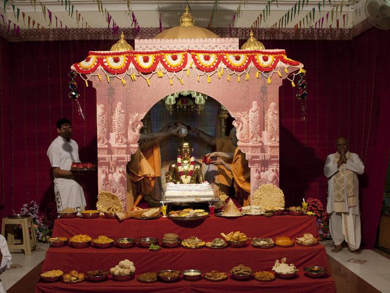  Annakut before Thakorji, Abhishek and Swamishri's murtis