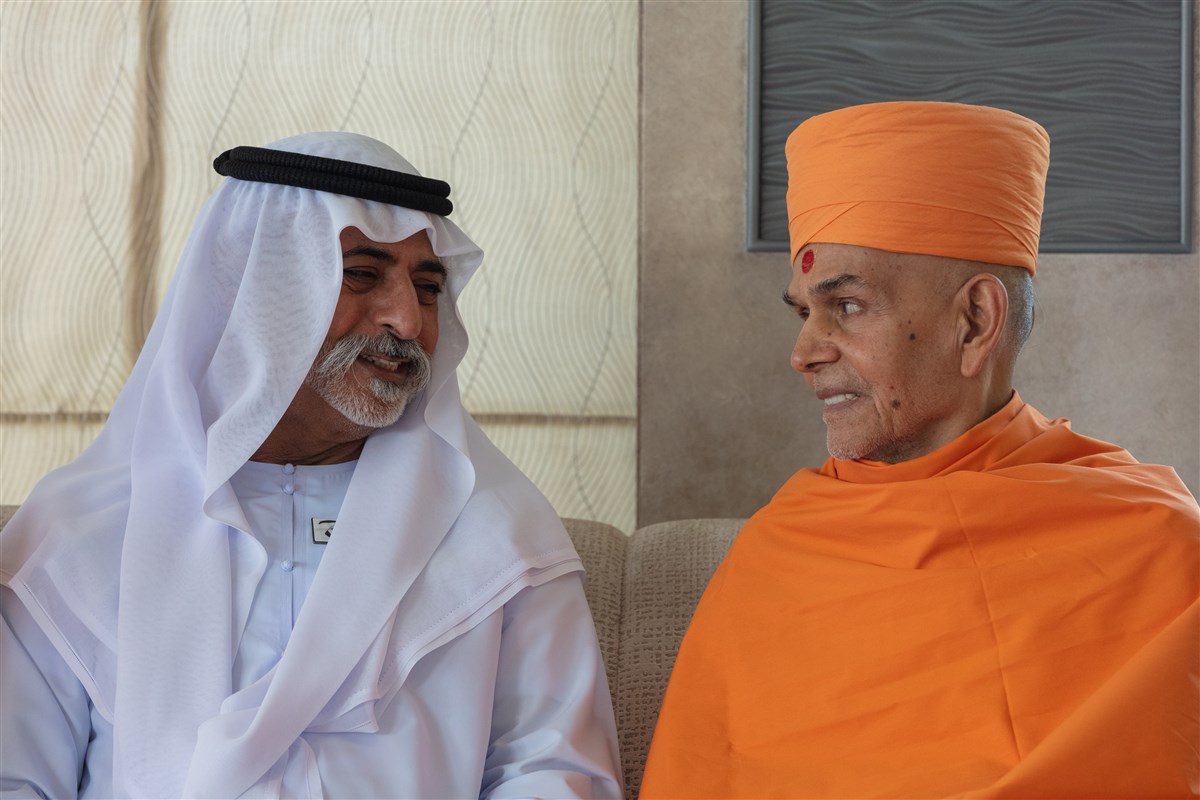 Hh Mahant Swami Maharaj Visits The Grand Mosque With He Sheikh Nahyan Bin Mubarak Al Nahyan Abu Dhabi Uae