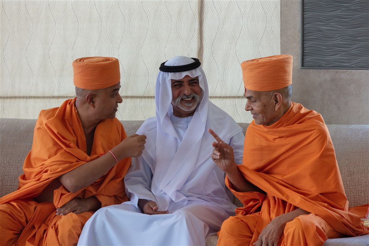 HH Mahant Swami Maharaj converses with HE Sheikh Nahyan bin Mubarak Al Nahyan at the royal majlis in Abu Dhabi