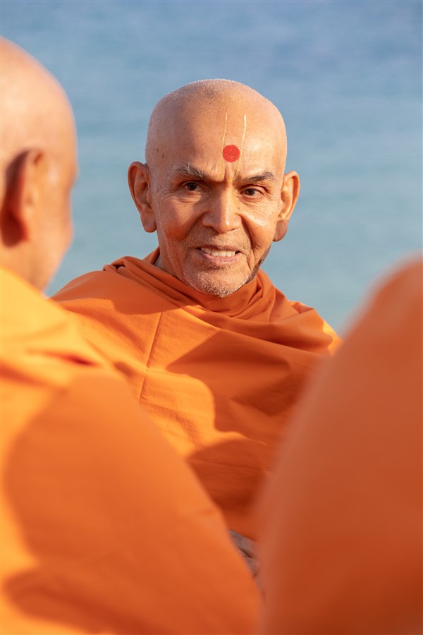 Swamishri in conversations with sadhus