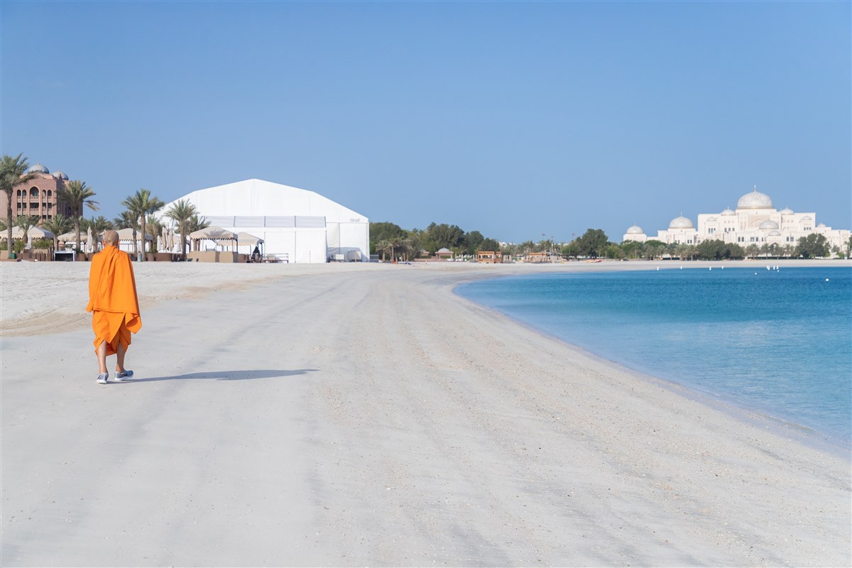 Swamishri walking on the shores of the Arabian Gulf