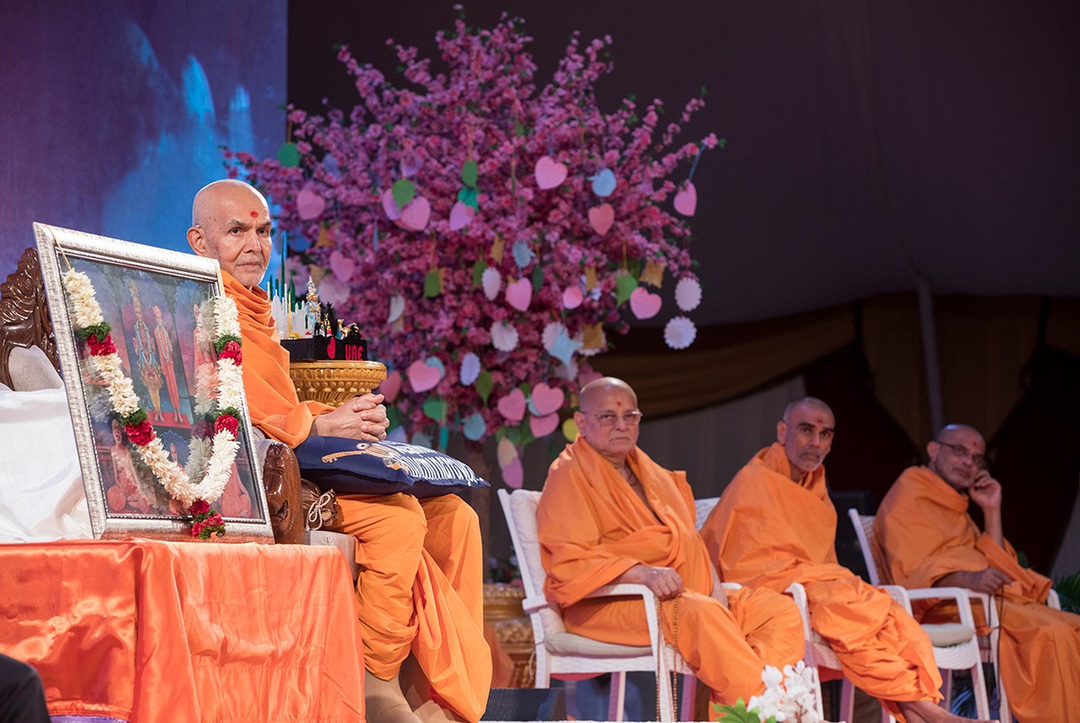 Swamishri and senior sadhus during the assembly