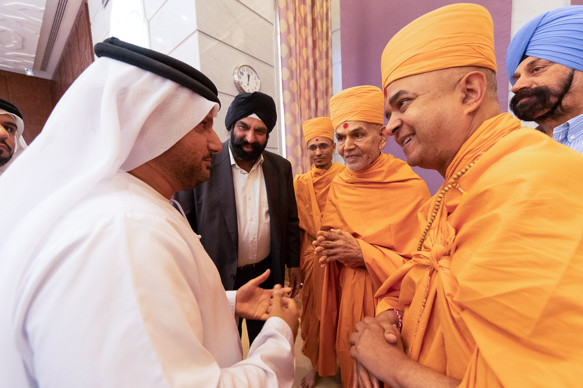 Swamishri greets Dr. Omar Al-Muthanna, CEO, Community Development Authority, Dubai