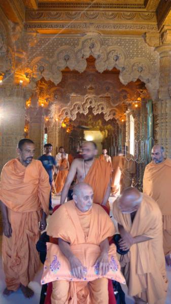  Swamishri visits the newly built shikharbaddh BAPS Swaminarayan Mandir