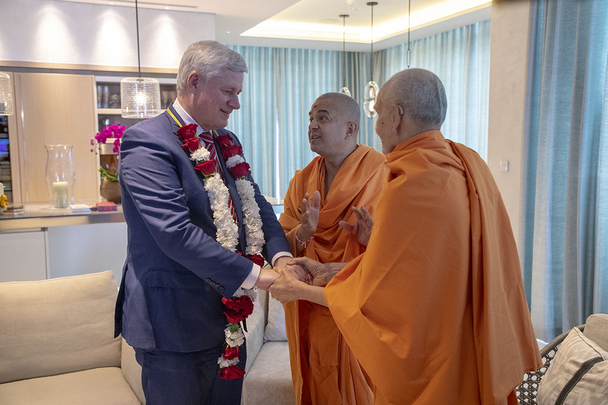 Swamishri greets Stephen Harper, former Prime Minister of Canada