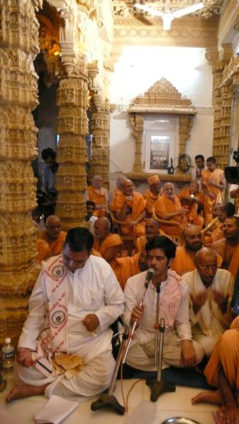 Brahmins chanting Vedic mantras