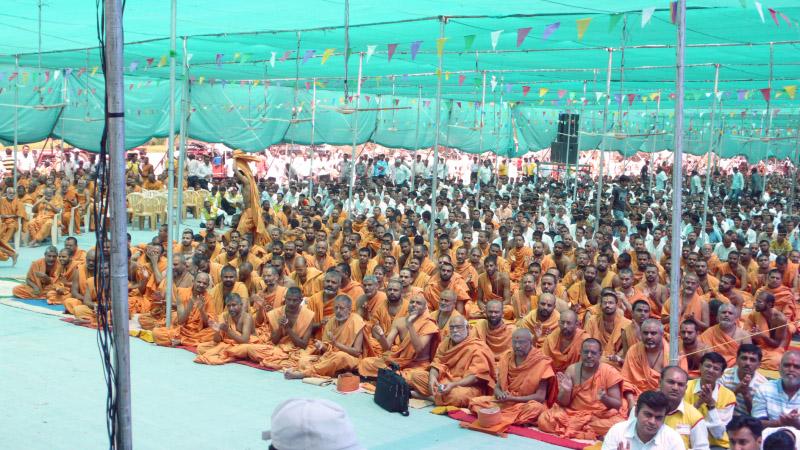  Sadhus and devotees in the pratishtha assembly