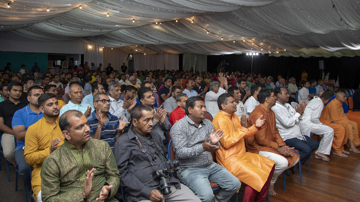 Devotees and well-wishers during the assembly