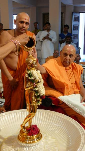  Swamishri performs abhishek of Shri Nilkanth Varni ...
