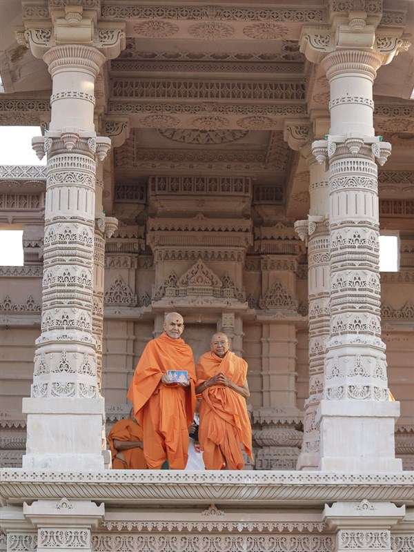 Swamishri and Pujya Tyagvallabh Swami with Thakorji in the mandir pradakshina