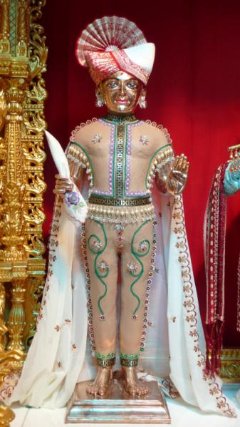  Shri Harikrishna Maharaj adorned in chandan