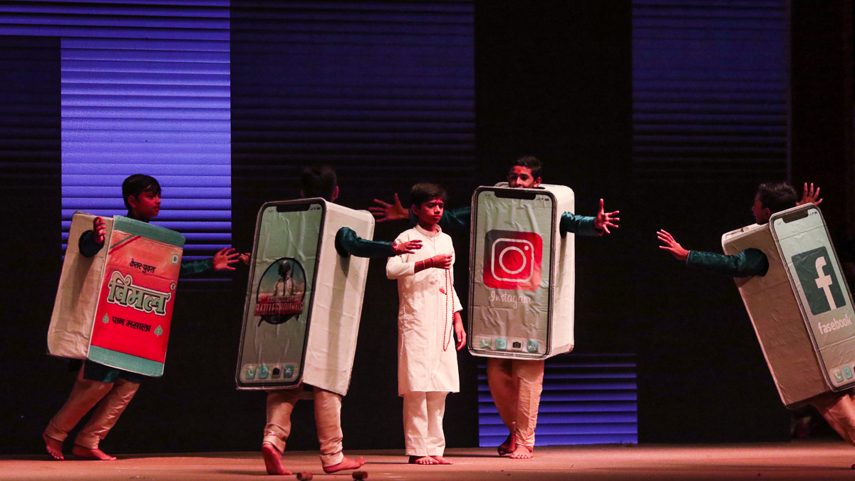Balaks perform a thematic presentation